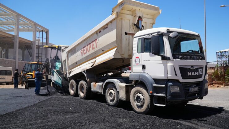 SANAYİ MAHALLESİ’NDEKİ YENİ YOLLAR ASFALTLANIYOR