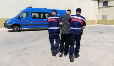 26 YILLA ARANAN UYUŞTURUCU SATICISI JANDARMADAN KAÇAMADI