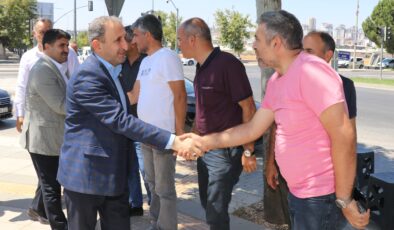 HÜDA PAR Milletvekili Demir, belediye önünde eylem yapan öğretmen ve işçileri ziyaret etti