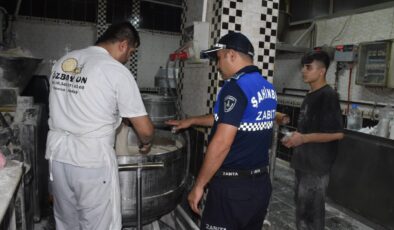 Şahinbey Belediyesi Zabıta ekiplerinden gece denetimi