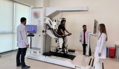 GAZİANTEP ŞEHİR HASTANESİ’NDEKİ YÜRÜME ROBOTU HASTALARA UMUT OLUYOR