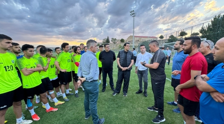 BAŞKAN YILMAZ’DAN GAZİANTEP ŞEHİTKAMİL BELEDİYESPOR’A MORAL ZİYARETİ