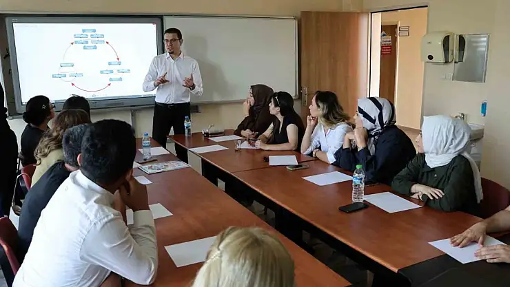 Psikolojik Danışman/Rehber Öğretmenlere HKÜ’den ‘Birlikte Yeniden Yeşermek’ Konferansı