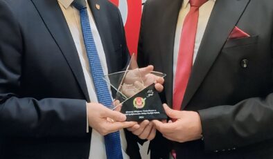 Gazeteci Ökkeş İşçi’ye ABB’den ödül