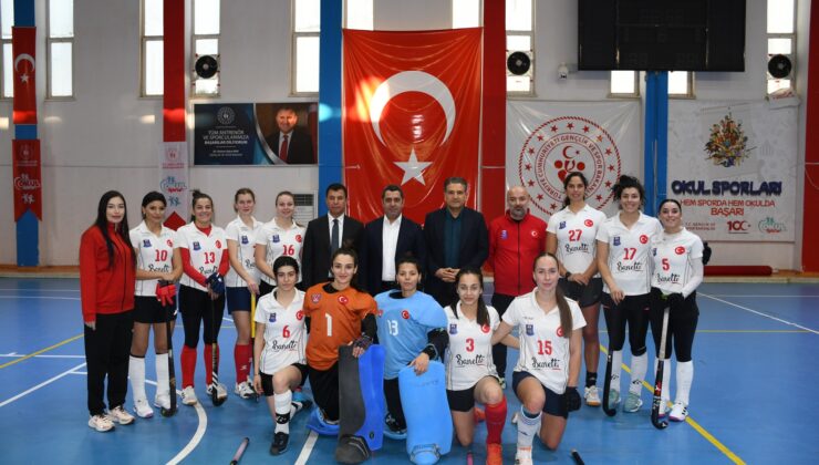 Hokeyin Sultanları Türkiye Finaline Yükseldi