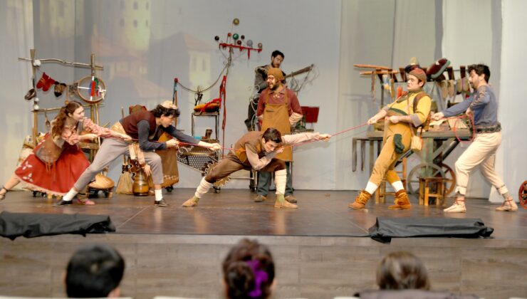 GAZİANTEP ŞEHİR TİYATROSU SÖMESTR ÖZEL GÖSTERİSİYLE ÇOCUKLARLA BİR ARAYA GELDİ