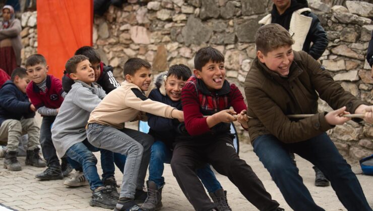 ŞEHİTKAMİL’DEN KÖY OKULLARINDA ÇOCUK ŞENLİĞİ