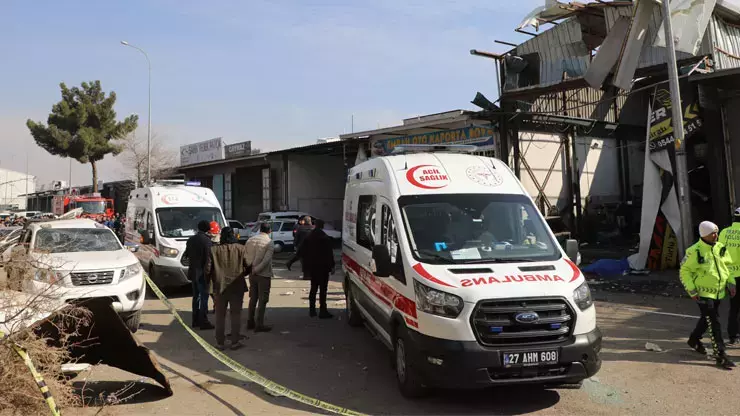 Gaziantep’in Nizip ilçesinde yakıt tankerinin patlaması sonucu 2 kişi öldü, 2 kişi yaralandı.