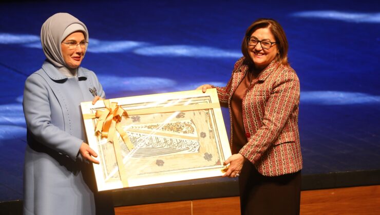 CUMHURBAŞKANI RECEP TAYYİP ERDOĞAN’IN EŞİ EMİNE ERDOĞAN, 2. ŞULE YÜKSEL ŞENLER KİTAP VE KÜLTÜR GÜNLERİ’NİN AÇILIŞINI GERÇEKLEŞTİRDİ