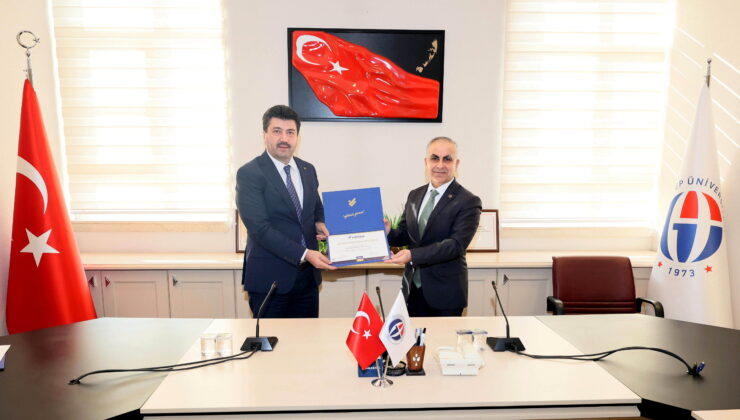 GAÜN’DE EĞİTİM KALİTESİ TESCİLLENDİ MEDEK AKREDİTASYON BELGELERİ TAKDİM EDİLDİ