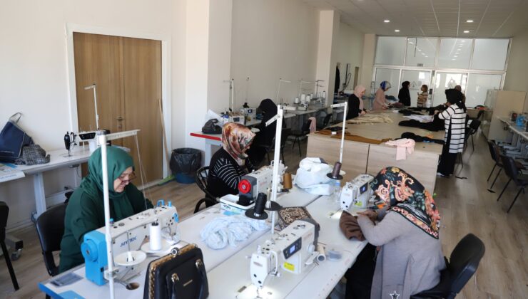 KARAKÖPRÜ’DE KADINLAR ZAMANINI MESLEK VE HOBİ KURSLARINDA DEĞERLENDİRİYOR