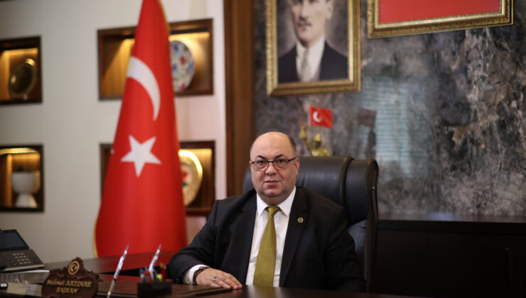 BAŞKAN MEHMET AKPINAR: “DEPREM ŞEHİTLERİMİZİ RAHMETLE ANIYORUZ, YARALARIMIZIDAYANIŞMAYLA SARACAĞIZ”