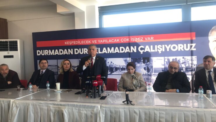 Oğuzeli Belediye Başkanı Bekir Öztekin, basın mensuplarıyla bir araya geldi. 