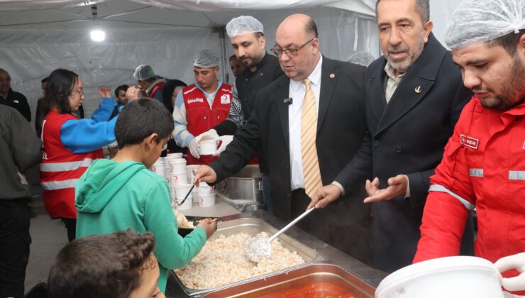 BAŞKAN AKPINAR, İFTAR ÇADIRINDA VATANDAŞLARLA BULUŞTU