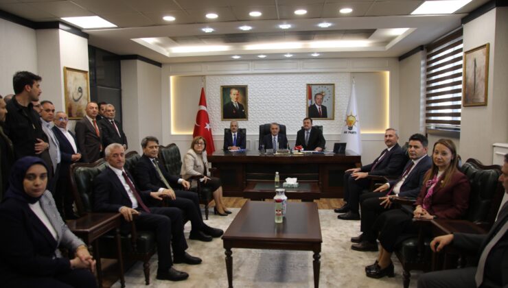 BAKAN URALOĞLU VE BAŞKAN YARDIMCISI YAZICI, AK PARTİ GAZİANTEP TEŞKİLATI İLE BULUŞTU