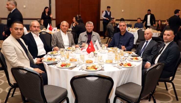 Adana Hacı Sabancı Organize Sanayi Bölgesi (AOSB), sanayiciler, yöneticiler ve çalışanlarıyla geleneksel iftar programlarında bir araya geldi.