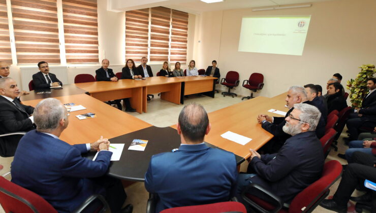GAÜN NİZİP MESLEK YÜKSEKOKULU’NDA AKADEMİK KURUL TOPLANTISI DÜZENLENDİ