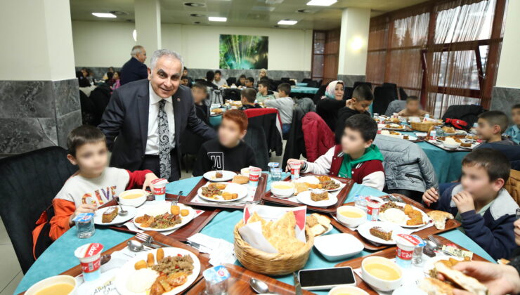 REKTÖR DOĞAN DEVLET KORUMASINDAKİ ÇOCUKLARLA RAMAZANSOFRASINDA BULUŞTU