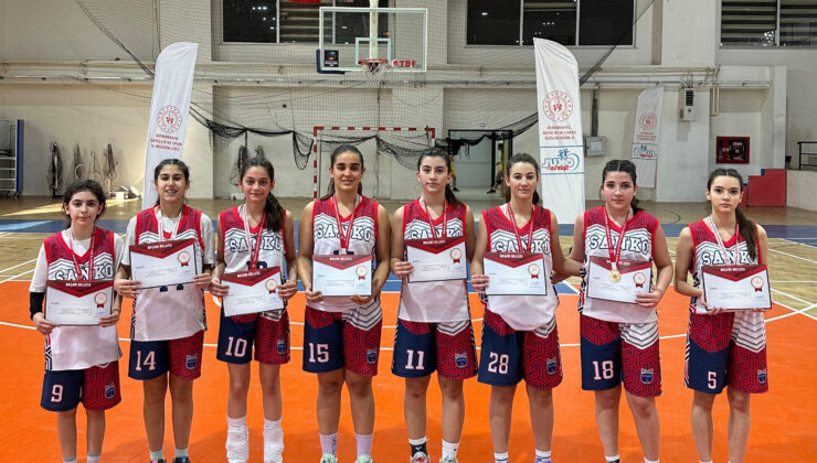 SANKO OKULLARI BASKETBOLDA NAMAĞLUP BÖLGE ŞAMPİYONU OLDU