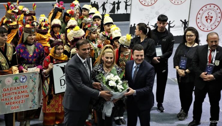 Halk Oyunları Yarışmaları Festival Havasında Geçti