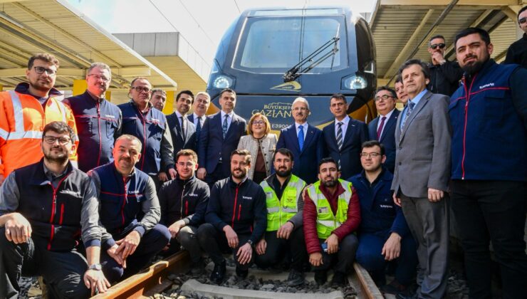 GAZİRAY’DA KULLANILACAK İLK MİLLİ BANLİYÖ TREN SETİ RAYLARA ÇIKTI