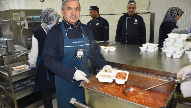 ŞAHİNBEY BELEDİYESİ, RAMAZAN AYI’NDA İHTİYAÇ SAHİPLERİNİN YANINDA