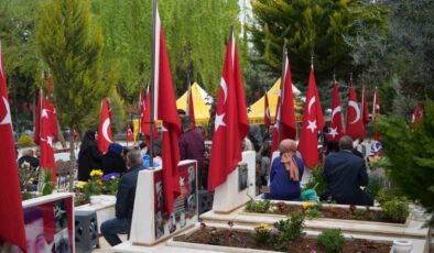 Ramazan’ın Son Gününde Gaziantep Mezarlıkları Ziyaretçilerin Akınına Uğradı