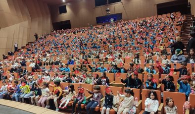 ŞEHİTKAMİL’DE 15 BİN 600 ÇOCUK TİYATRO İZLEDİ