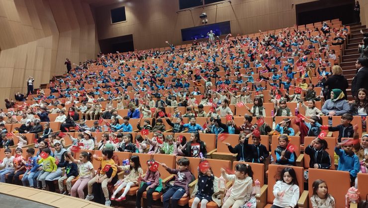 ŞEHİTKAMİL’DE 15 BİN 600 ÇOCUK TİYATRO İZLEDİ