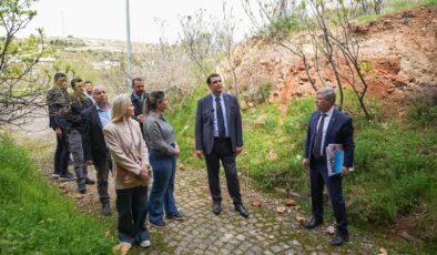 BAŞKAN YILMAZ PROJELERİ YERİNDE İNCELEDİ“YAPRAK MAHALLESİ’NDE ALTERNATİF YOL AÇACAĞIZ”