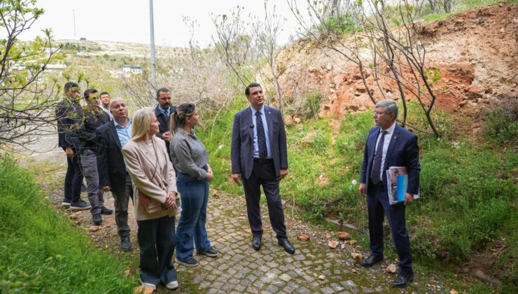 BAŞKAN YILMAZ PROJELERİ YERİNDE İNCELEDİ“YAPRAK MAHALLESİ’NDE ALTERNATİF YOL AÇACAĞIZ”