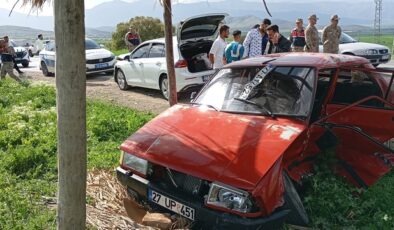 Gaziantep’te iki otomobilin çarpıştığı kazada 7 kişi yaralandı