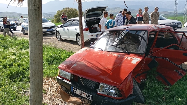 Gaziantep’te iki otomobilin çarpıştığı kazada 7 kişi yaralandı