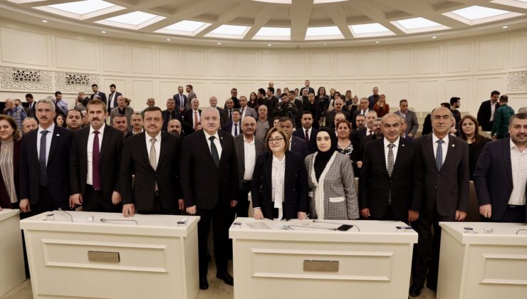 BAŞKAN ŞAHİN 1 YILDA YAPILAN ÇALIŞMALARI ANLATTI