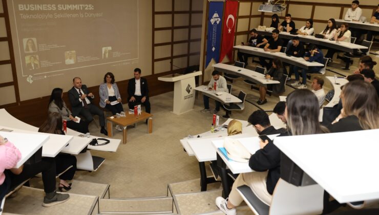 İş Dünyasının Deneyimli İsimleri ‘Business Summit 25’te HKÜ Öğrencileriyle Buluştu