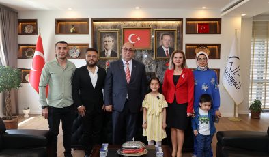 DULKADİROĞLU’NDA 23 NİSAN COŞKUSU: BAŞKANLIK MAKAMI MERVE NİDA SARP’A EMANET EDİLDİ