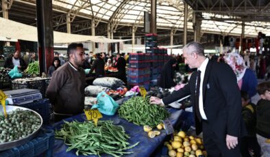 BAŞKAN TAHMAZOĞLU SEMT PAZARI ESNAFINI ZİYARET ETTİ