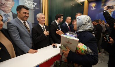 BAŞKAN TAHMAZOĞLU VATANDAŞLARLA BAYRAMLAŞTI