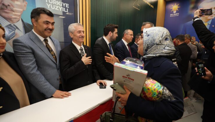 BAŞKAN TAHMAZOĞLU VATANDAŞLARLA BAYRAMLAŞTI