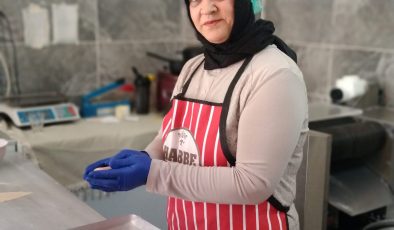 GAZİANTEP’Lİ İŞ KADINI GAZİANTEP YEMEKLERİNİ DÜNYAYA TANITIYOR