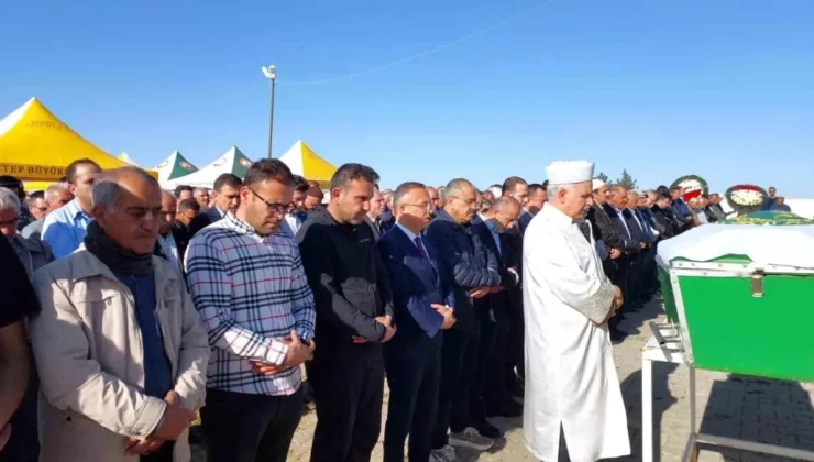 EPDK Başkanı Mustafa Yılmaz’ın Annesi Ümmühan Yılmaz Son Yolculuğuna Uğurlandı