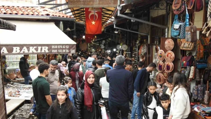 Boykot çağrısı Gaziantep’te karşılık bulmadı: Çarşı-Pazarda Yoğunluk