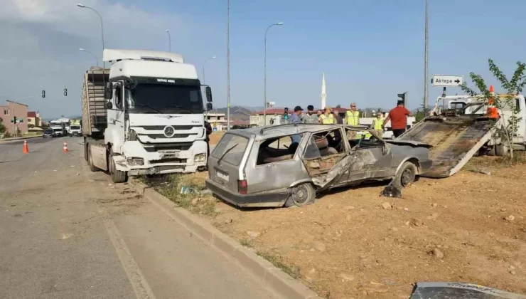 Hatay’da Tır ile Tofaş Çarpıştı: 4 Yaralı