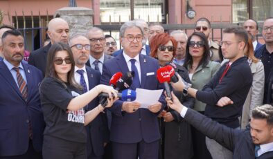 Prof. Dr. Ali Şehirlioğlu: Zafer Partisi Genel Başkanımız Prof. Dr. Ümit Özdağ’ın esaretinin 86’ncı gününde Adalet Bakanlığı’nın önündeyiz.