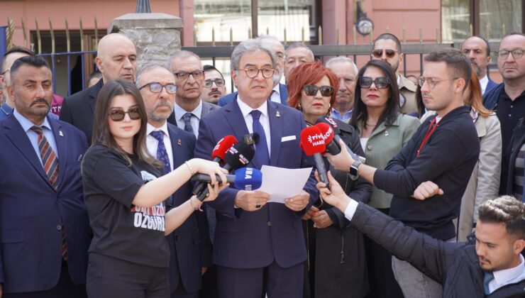 Prof. Dr. Ali Şehirlioğlu: Zafer Partisi Genel Başkanımız Prof. Dr. Ümit Özdağ’ın esaretinin 86’ncı gününde Adalet Bakanlığı’nın önündeyiz.