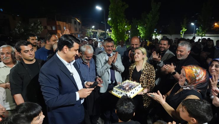 BAŞKAN YILMAZ’A VATANDAŞLARDAN DOĞUM GÜNÜ SÜRPRİZİ