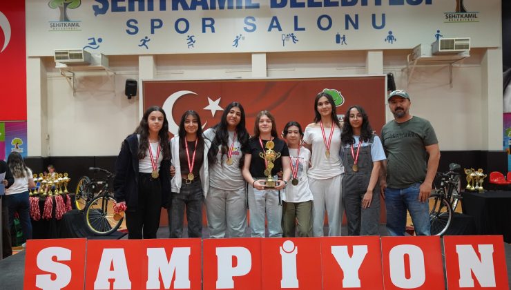 ŞEHİTKAMİL’DE BAŞARILI SPORCULAR ÖDÜLLENDİRİLDİ