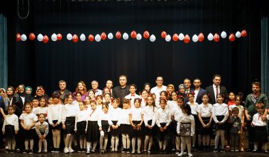 Minik Yüreklerden Dev Performans