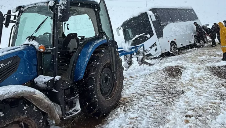 Gaziantep’teki kupa finali yolunda otobüs kaza yaptı, taraftarlar camdan çıkarak kurtuldu.