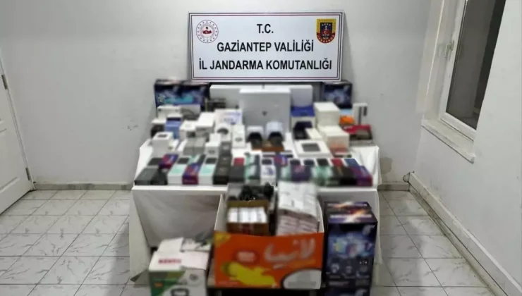 Gaziantep’te jandarma ekiplerince 3 iş yerine yapılan operasyonda 2 milyon 280 bin TL değerinde gümrük kaçağı elektronik eşya ele geçirildi.